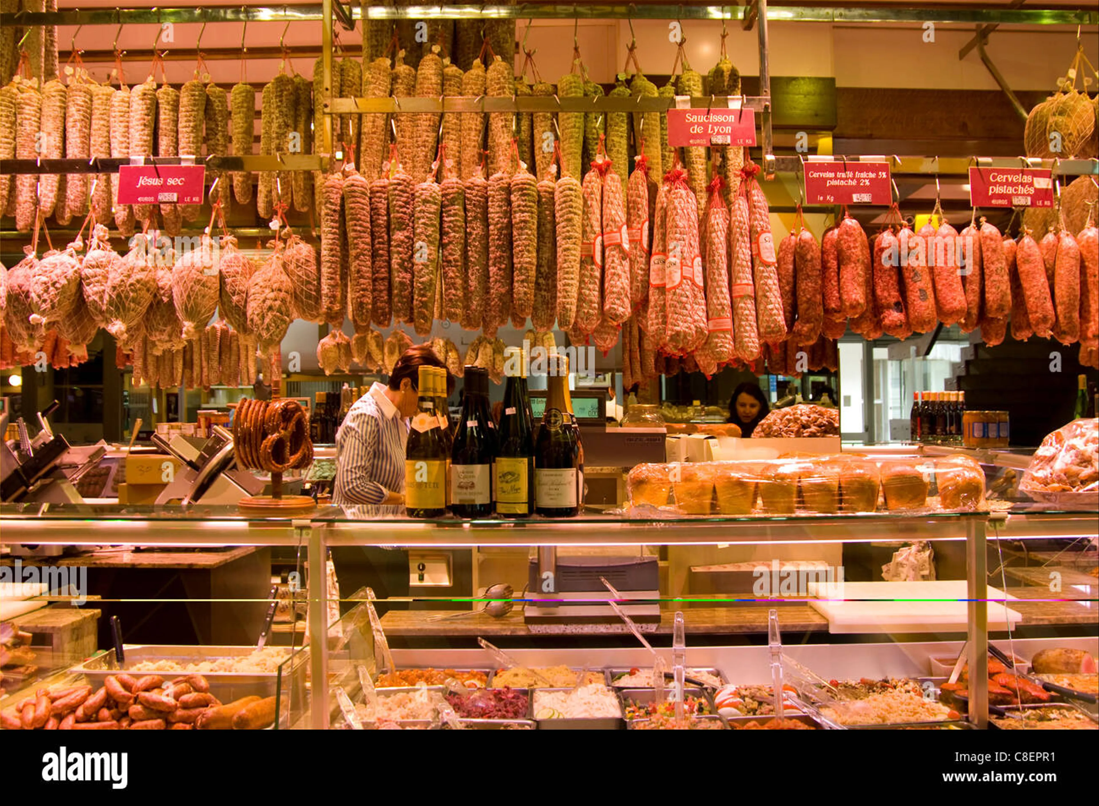 Thưởng Thức Vị Truyền Thống Tại Chợ Lớn Halles de Lyon-Paul Bocuse