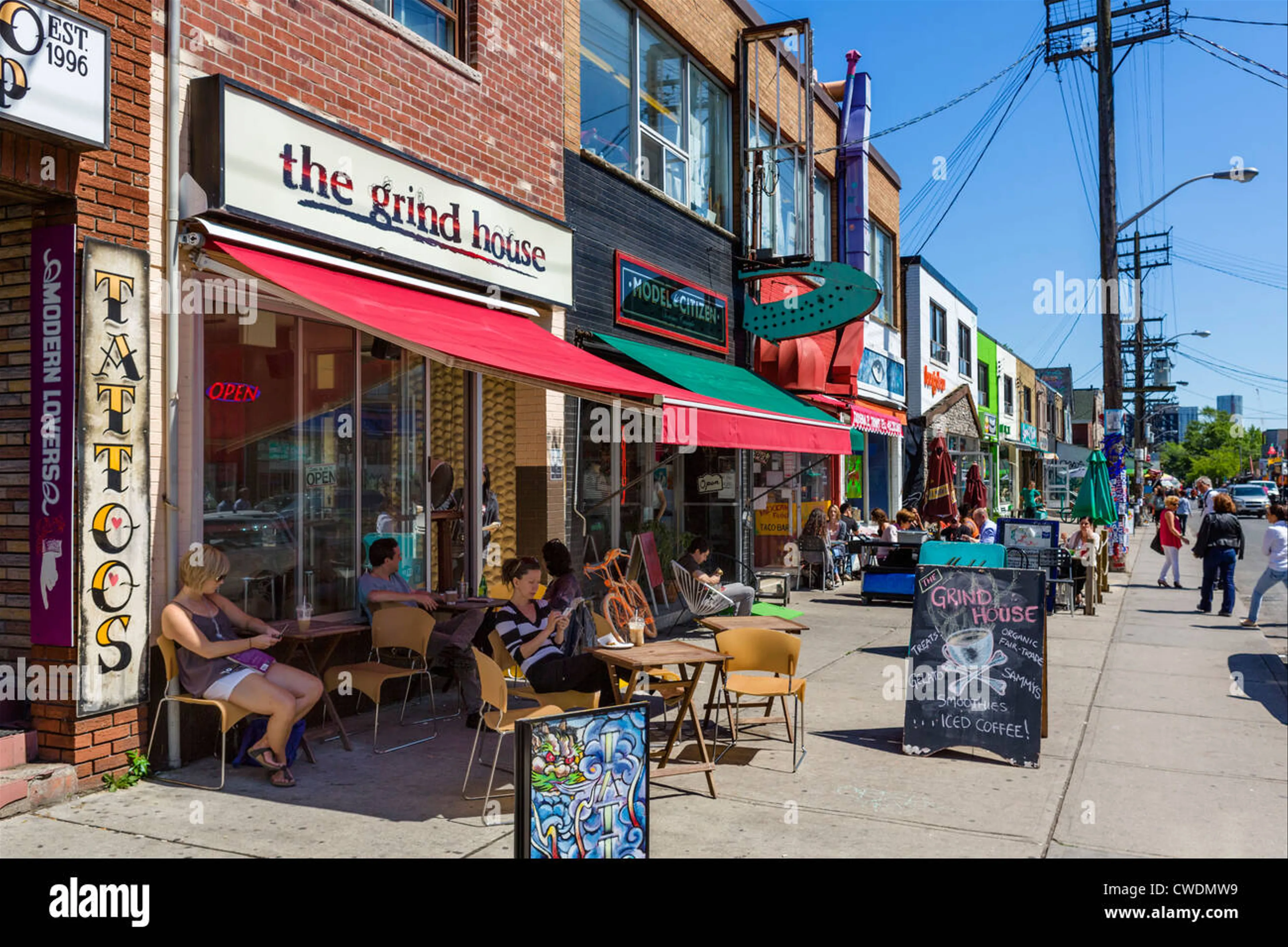 Discover the Hidden Cafés of Toronto's Kensington Market: A Coffee Lover's Guide