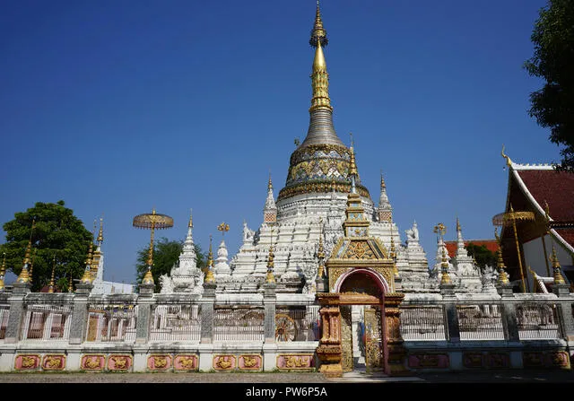 Wat Saen Fang, Mueang Chiang Mai District, Chang Mai, Thailand, Asien Stock  Photo - Alamy
