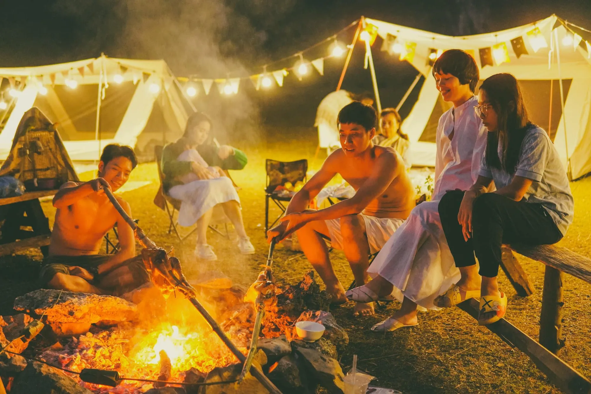 Trải nghiệm cắm trại qua đêm trong hang