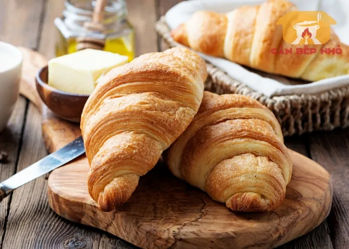 Bí Quyết Chọn Bánh Croissant Ngon