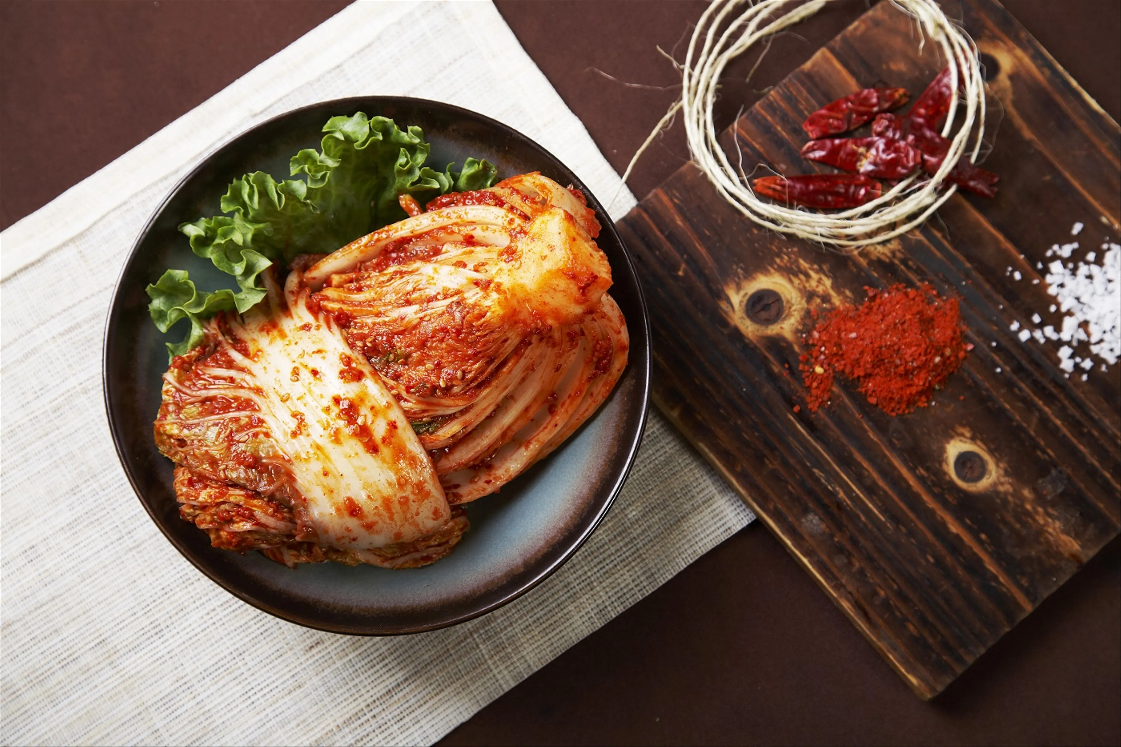 Thưởng Thức Món Kimchi Truyền Thống Tại Làng Bukchon Hanok