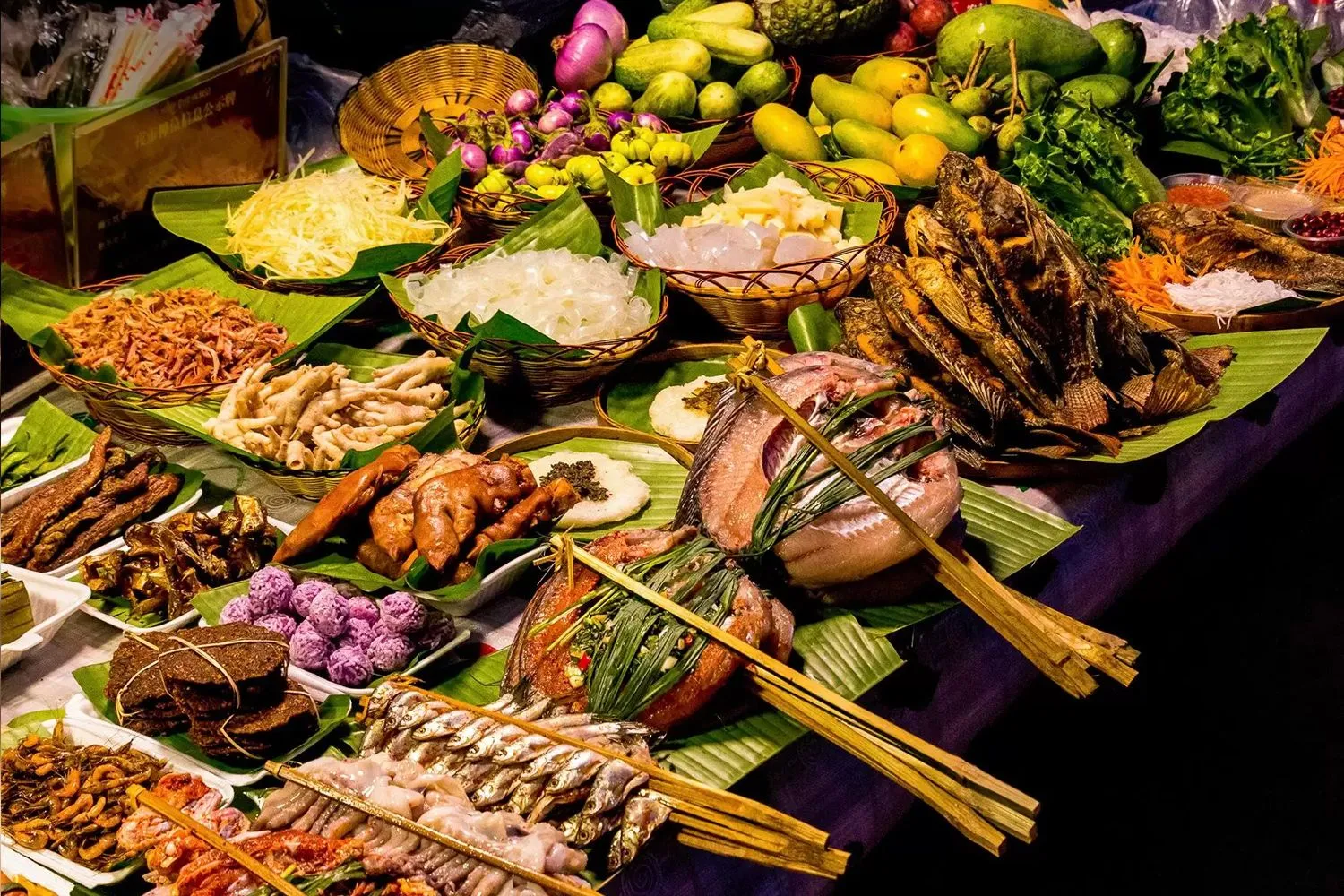 Điểm dừng chân ẩm thực xung quanh các khu phố nghệ thuật