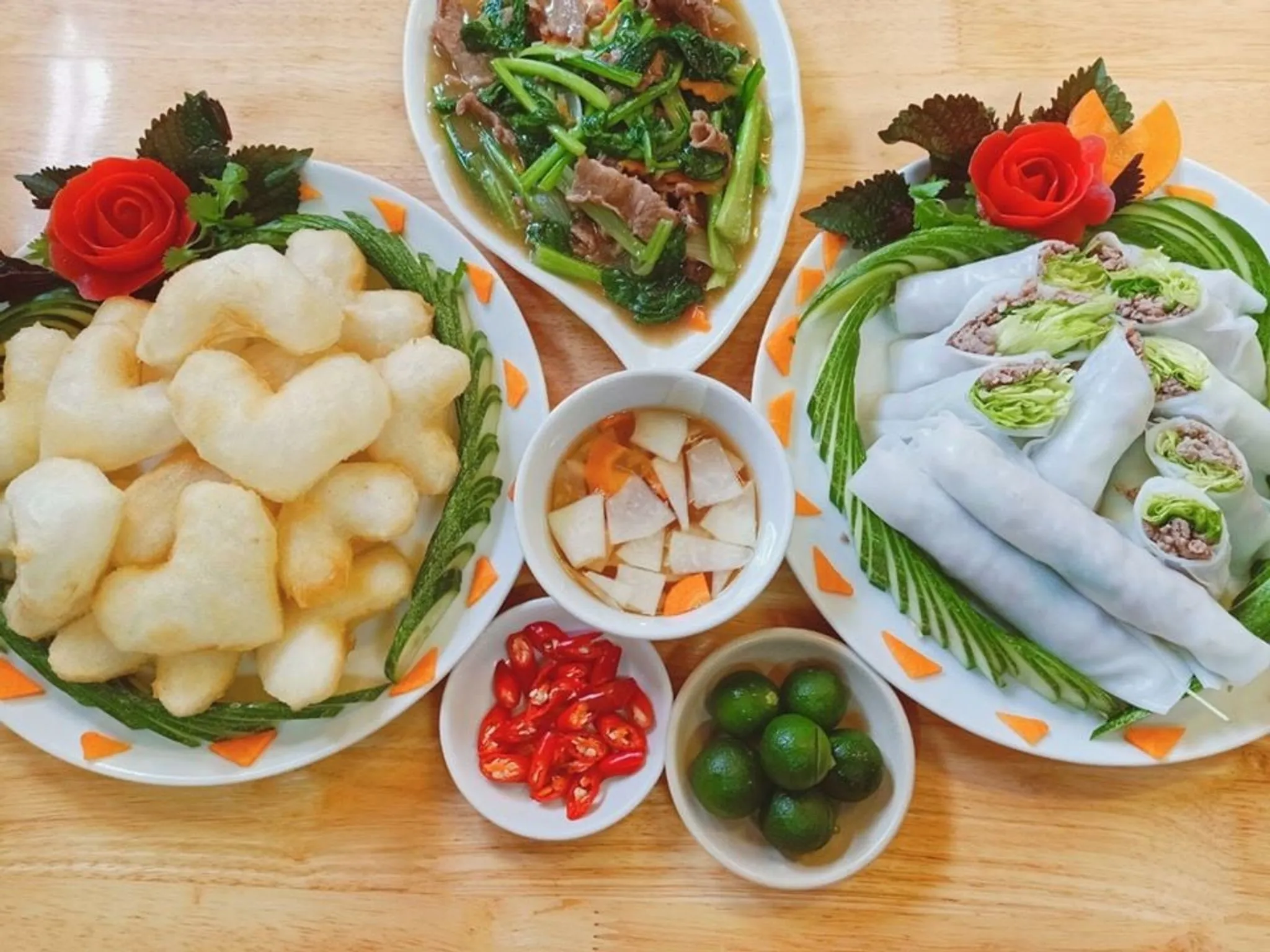 Mẹo nhỏ khi thưởng thức phở cuốn tại Ngũ Xã