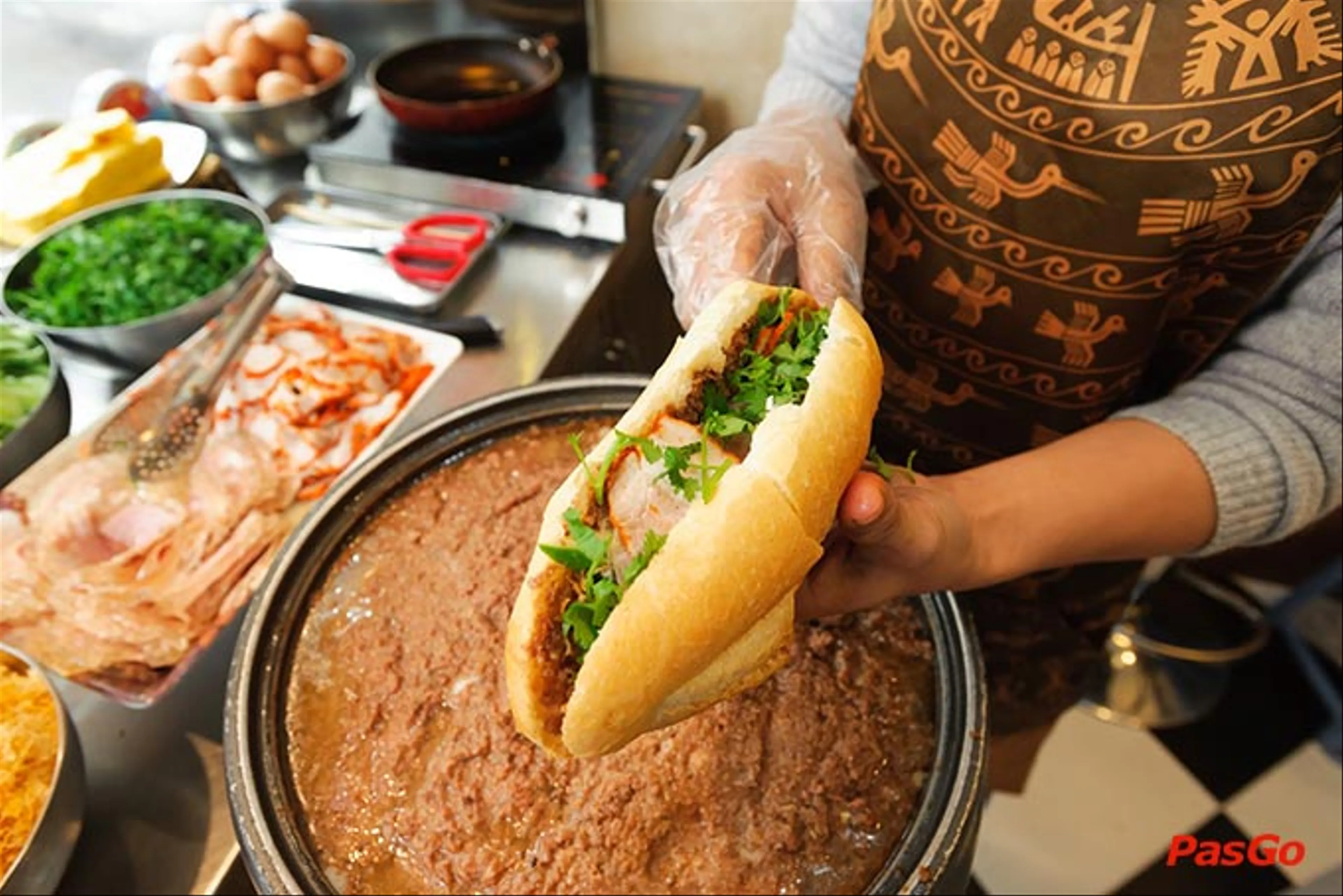 Khám Phá Ẩm Thực Đường Phố Tây An: Thiên Đường của Bánh Mì Láng và Mì Biang Biang