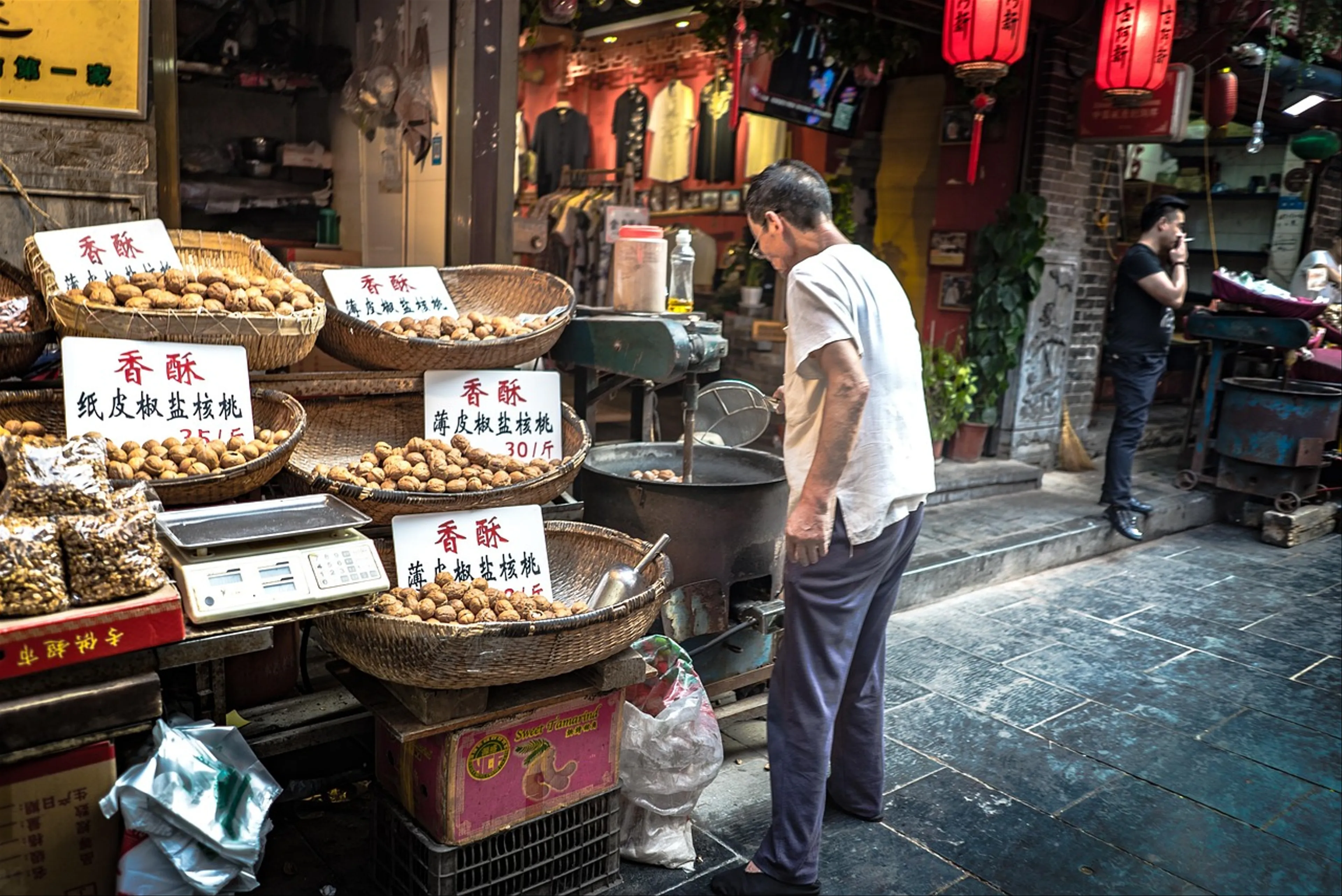 10 Must-Try Street Foods in Xi'an That Will Ignite Your Taste Buds