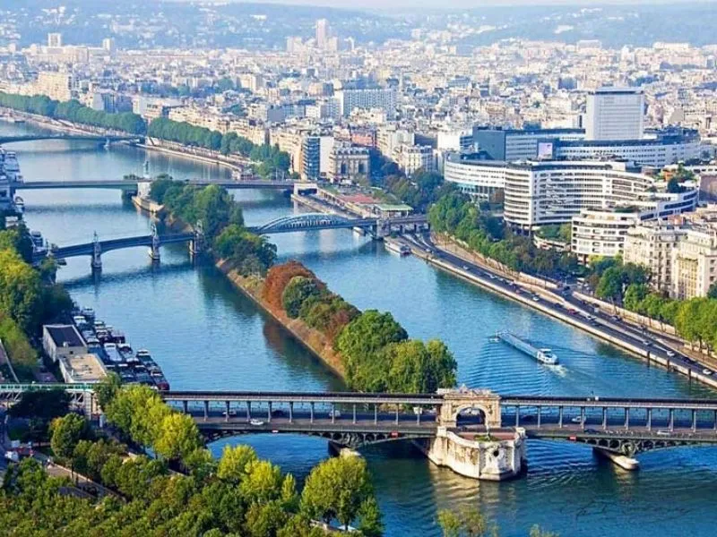 Giới thiệu về sông Seine và chợ nổi