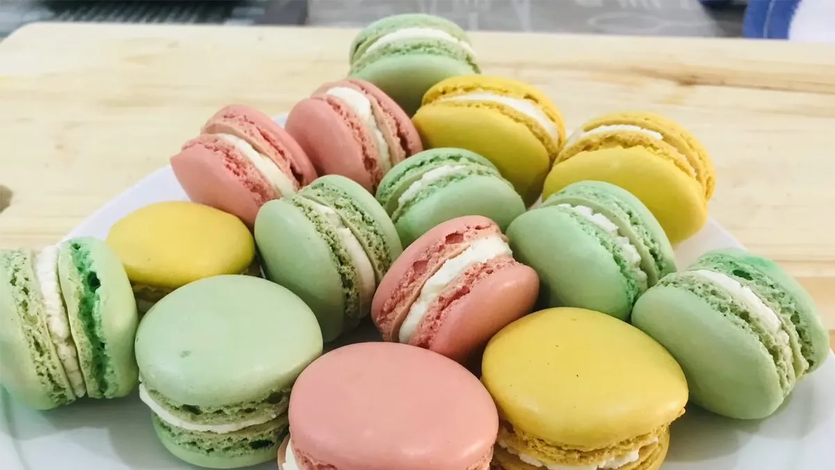 Hành Trình Văn Hóa Qua Những Chiếc Bánh Macaron