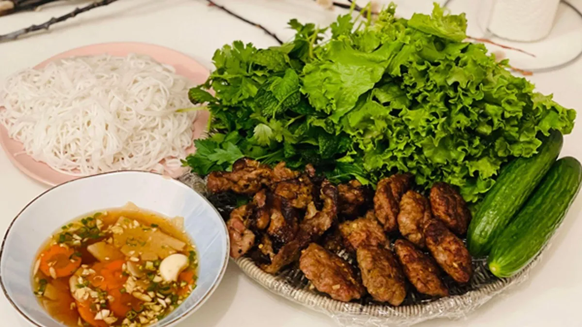 Bún chả thịt nướng