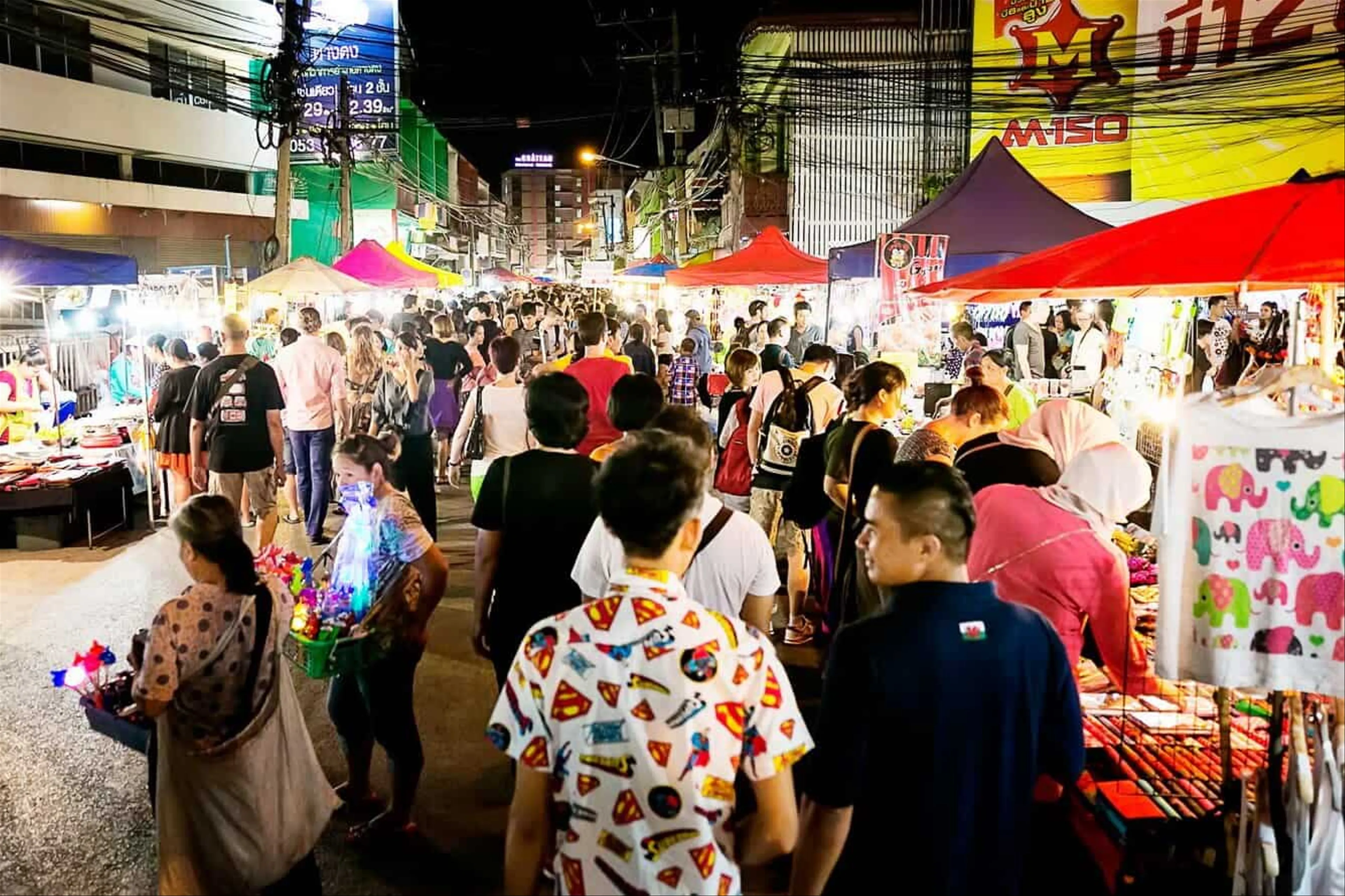 Khám Phá Khu Ẩm Thực Chợ Đêm Chiang Mai: Hương Vị Đặc Trưng Không Thể Bỏ Lỡ