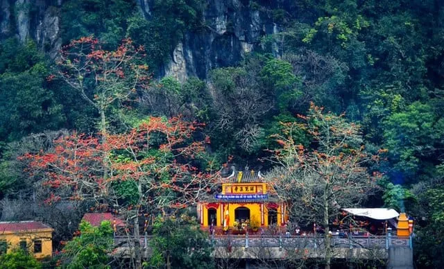 Những Ngôi Đền Và Chùa Linh Thiêng