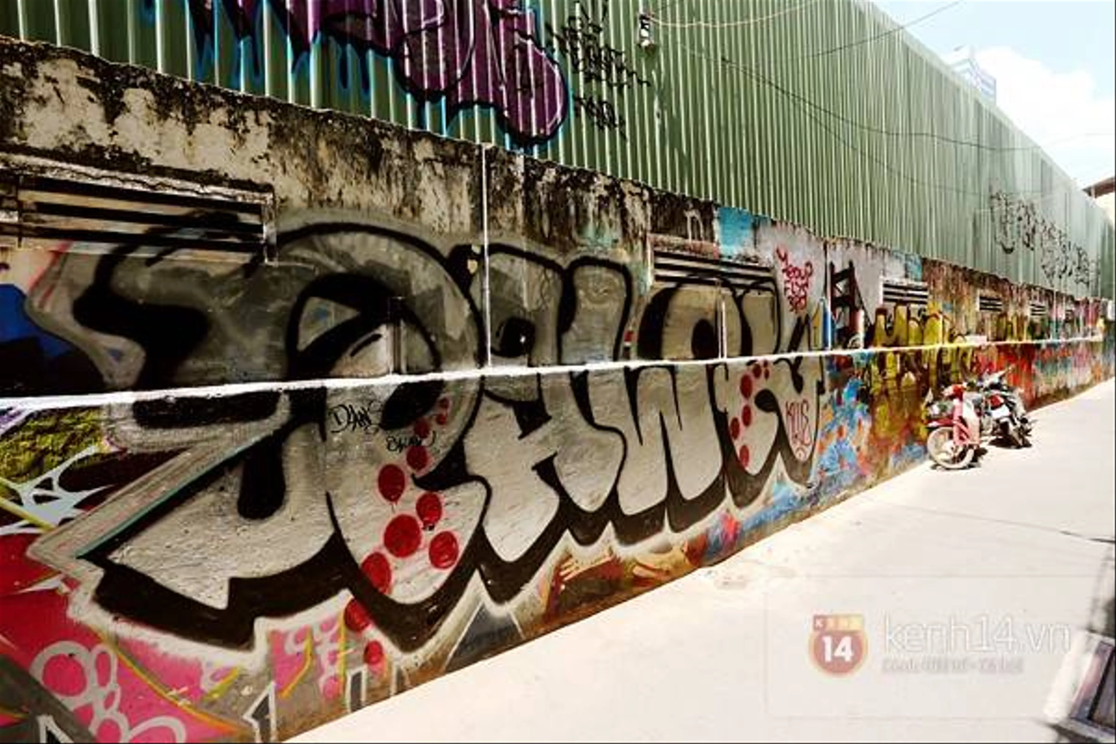 Khám Phá Hẻm Graffiti Phong Phú Ở Quận 1: Nơi Nghệ Thuật Vẽ Trên Tường Lên Ngôi