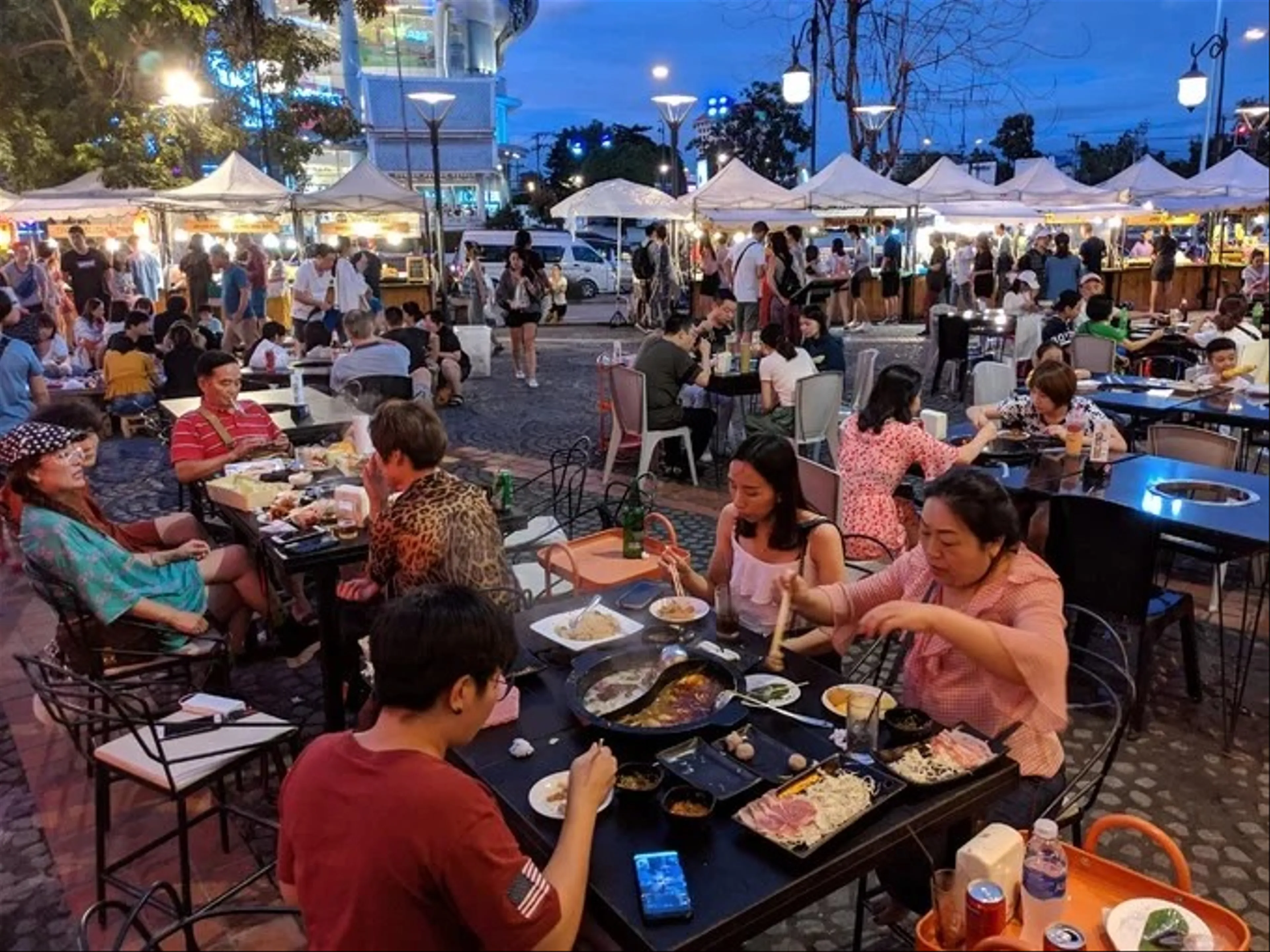5 Món Ngon Đường Phố Tại Chợ Đêm Chiang Mai Bạn Phải Thử Ngay!