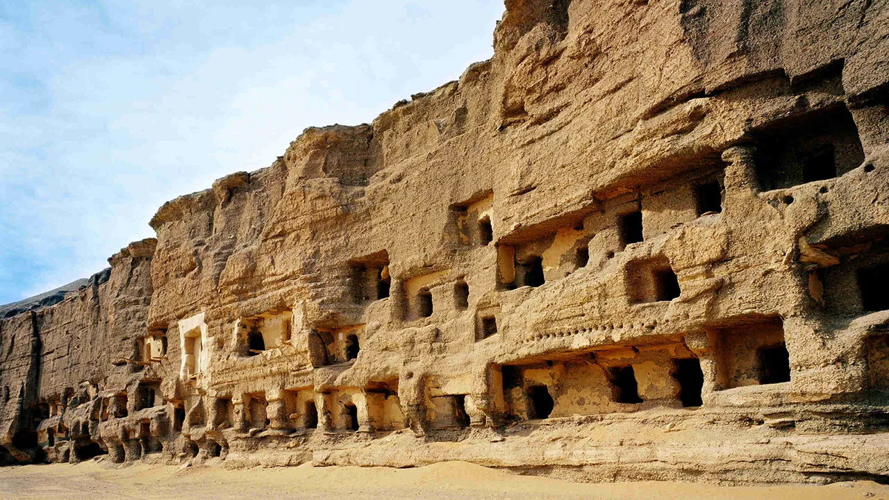 Khám phá hang động Mạc Cao