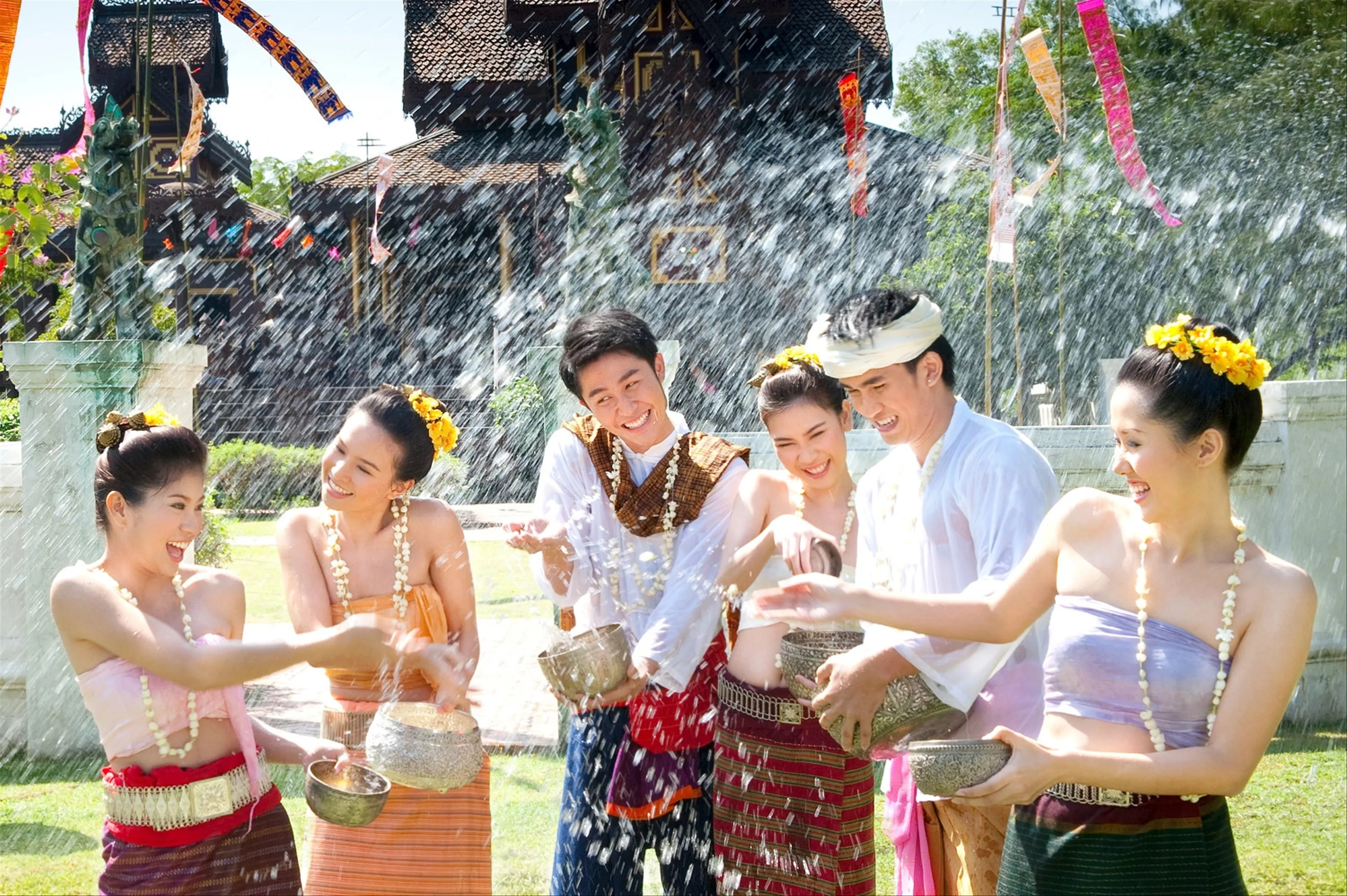 Khám phá lễ hội té nước Songkran: Trải nghiệm thú vị tại Chiang Mai