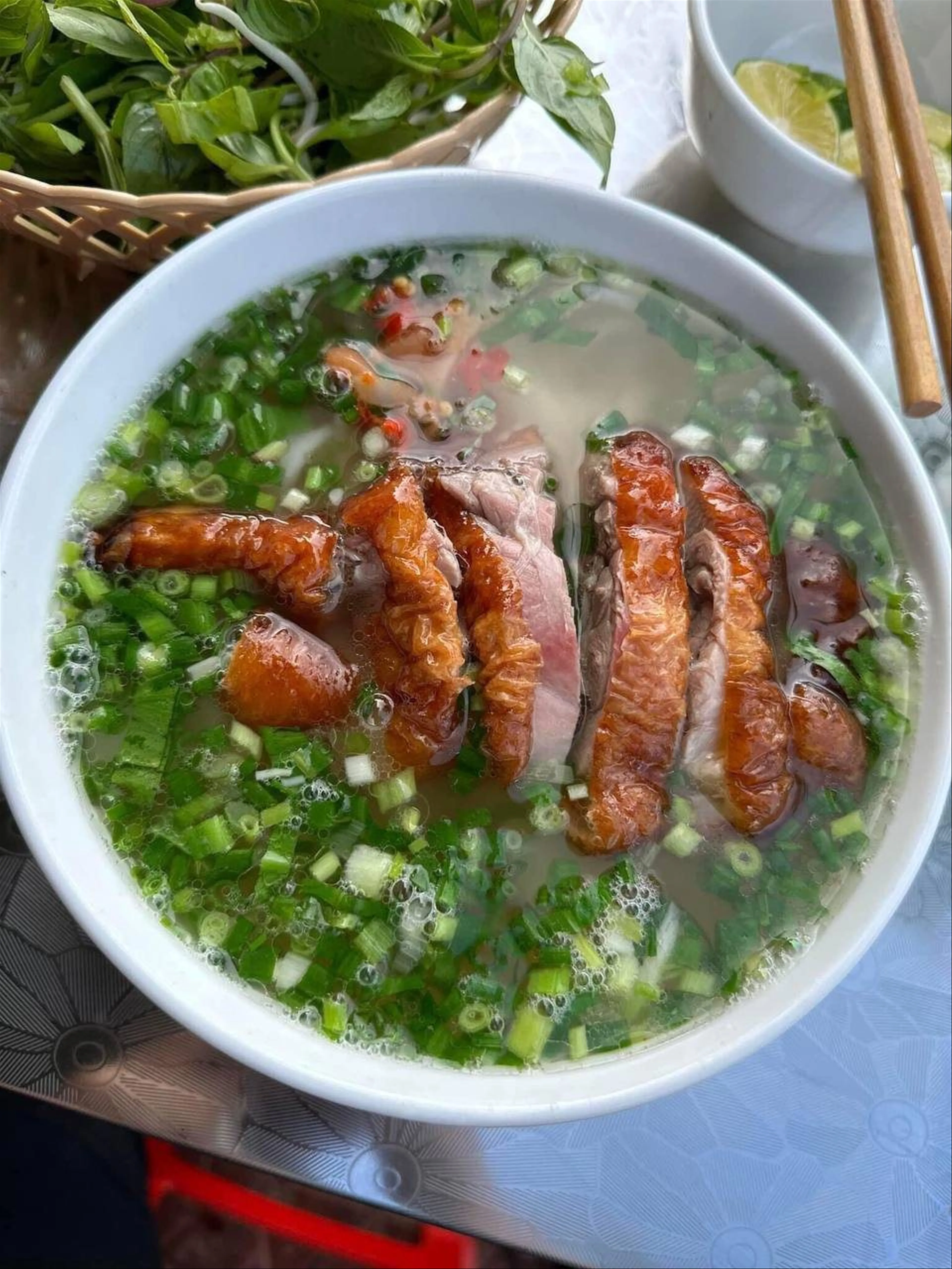 Thưởng Thức Hương Vị Độc Đáo Của Phở Ngã Sáu Nguyễn Tri Phương