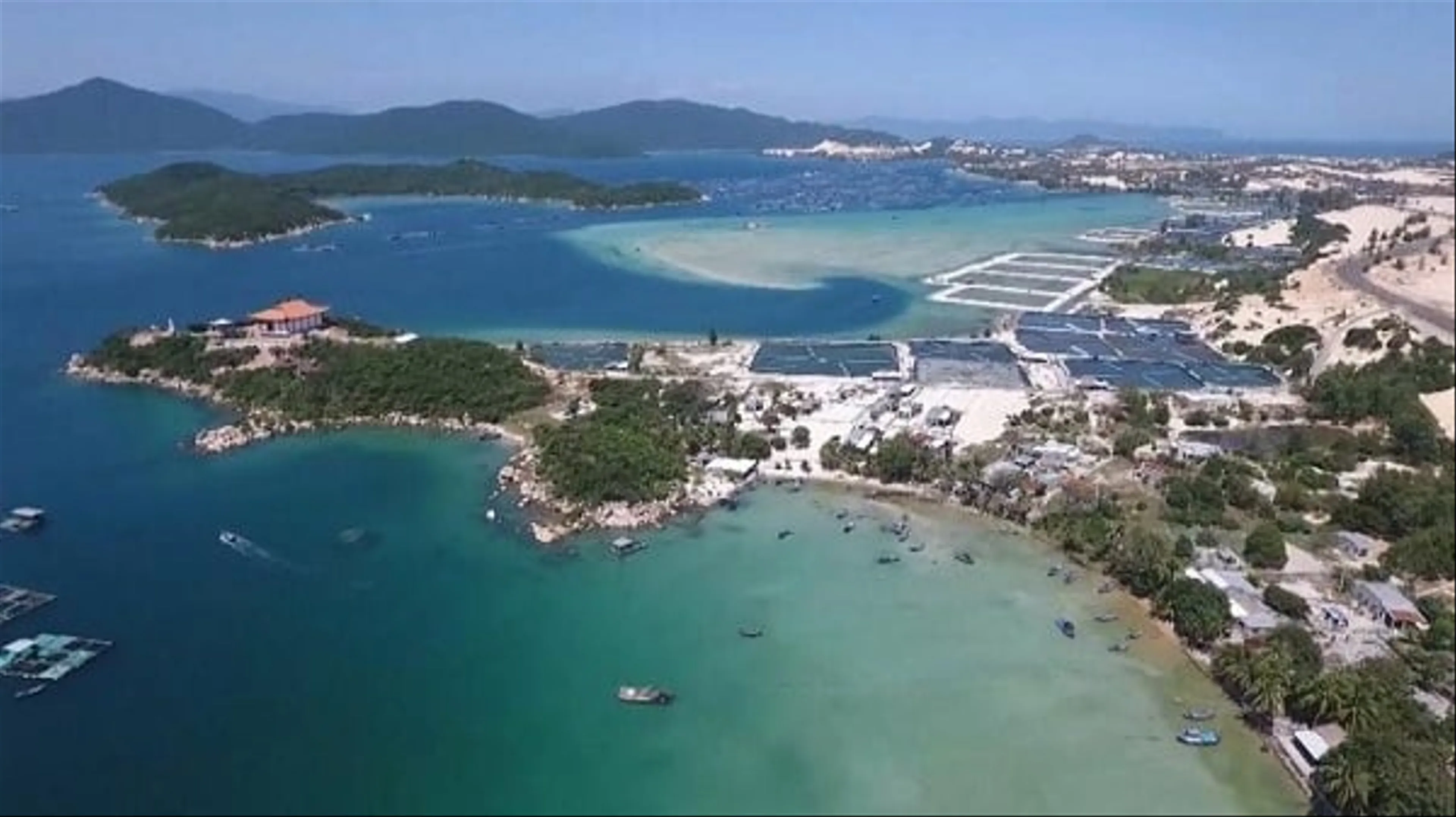 Khám Phá Vịnh Vân Phong: Thiên Đường Biển Cả Giữa Lòng Nha Trang