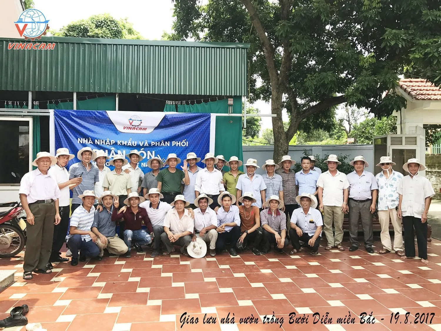 Giao Lưu Với Người Dân Bản Địa