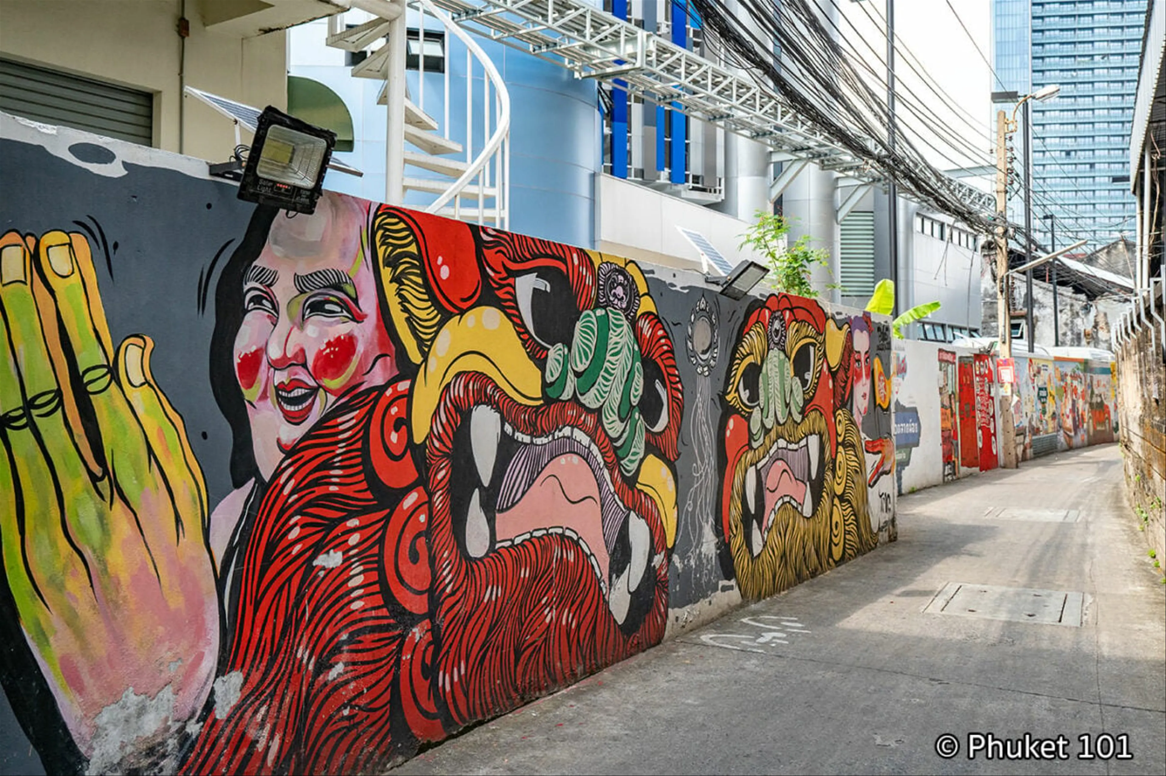 Discover the Enchanting Street Murals of Bangkok’s Talat Noi