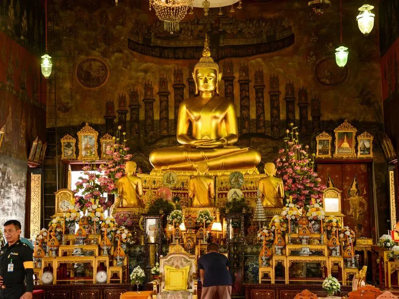 Wat Rakang Kositaram | TakeMeTour