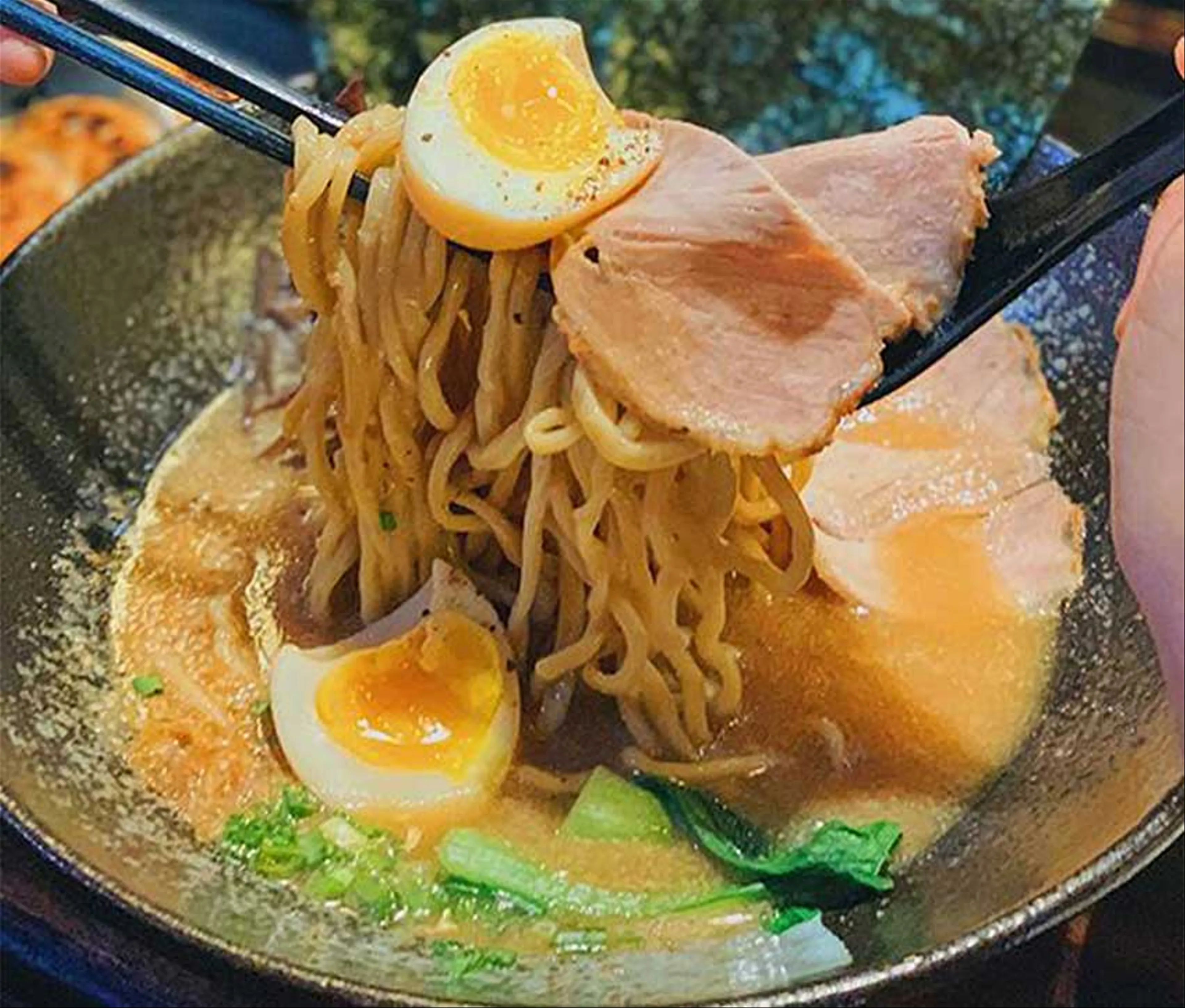 Thưởng Thức Mì Ramen Tại Quán Ăn Gia Truyền Ở Tokyo