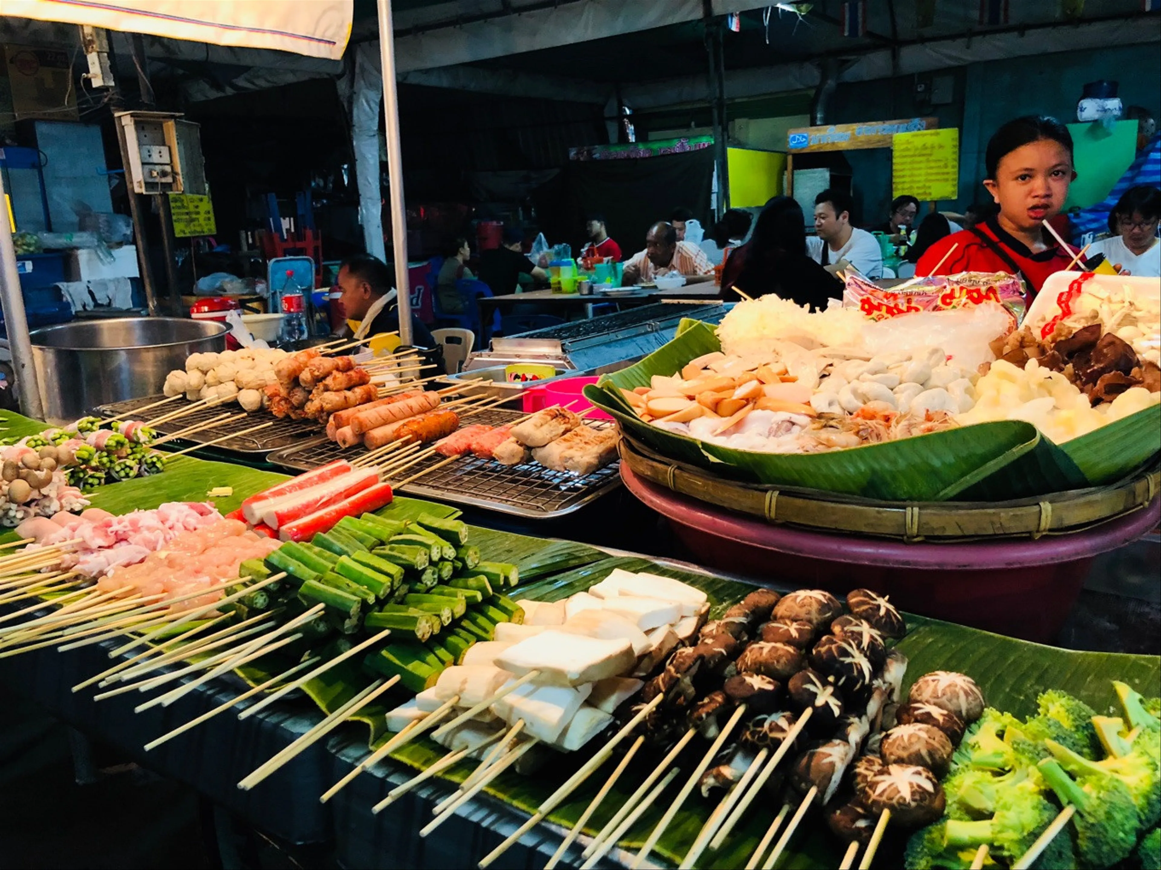 Ẩm Thực Đường Phố Bangkok: Những Món Ngon Không Thể Bỏ Lỡ