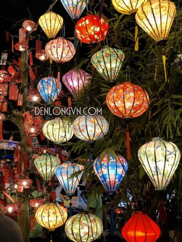 Mẹo du lịch và cách di chuyển tới Ngõ Đèn Lồng