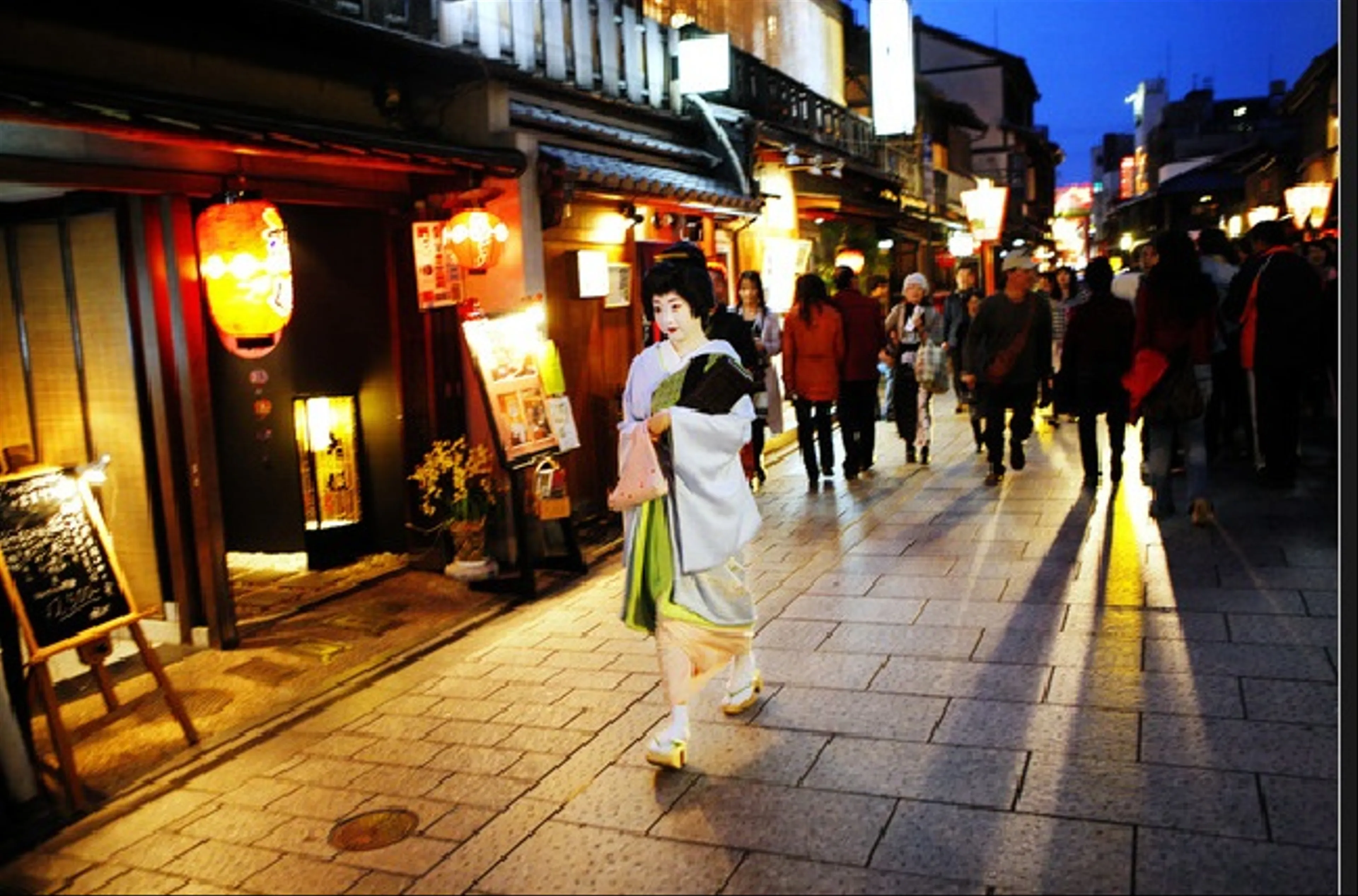 Khám Phá Khu Phố Cổ Gion: Nơi Thời Gian Đứng Yên Giữa Lòng Kyoto