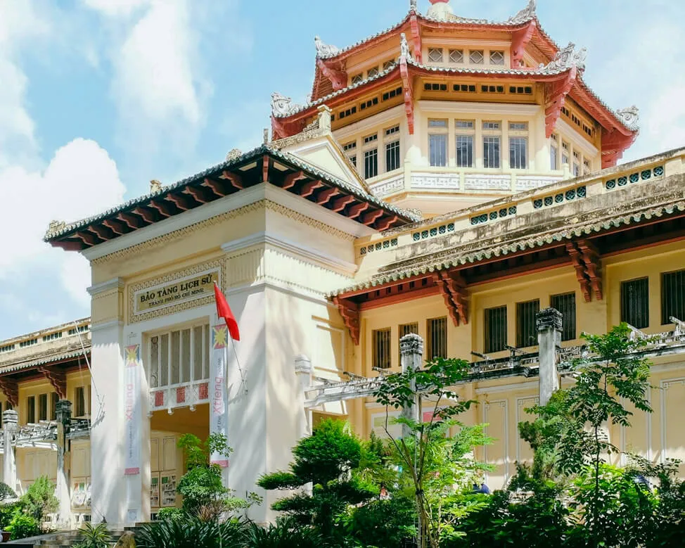 Lịch sử và sự phát triển của Phố Tây
