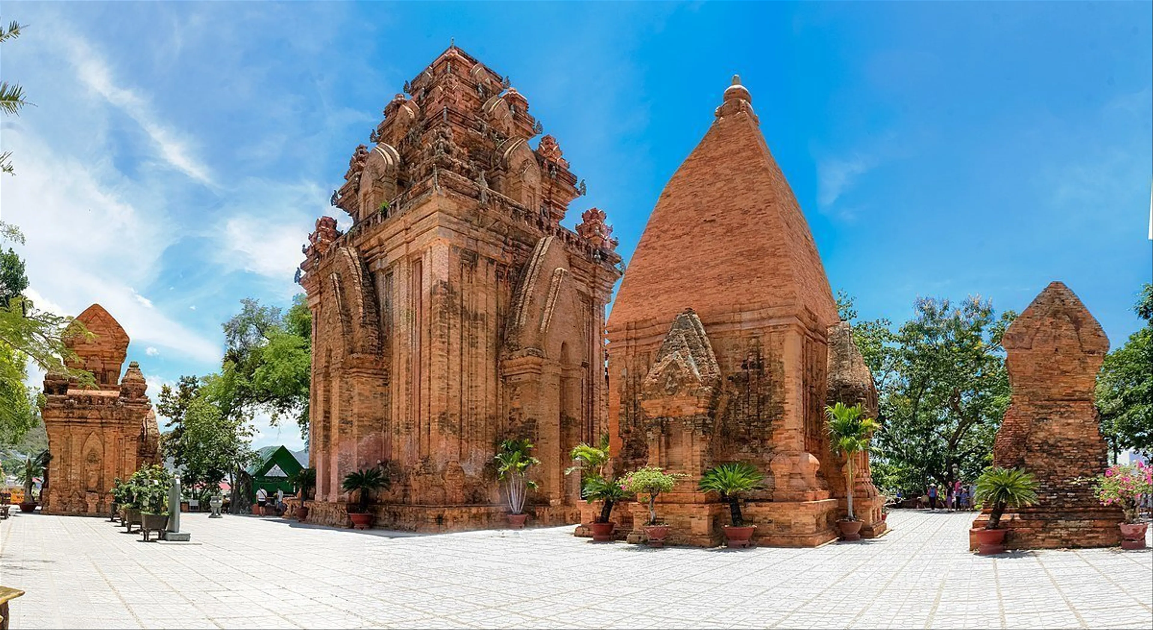 Khám Phá Tháp Bà Ponagar: Di Sản Văn Hóa Chăm Giữa Lòng Nha Trang