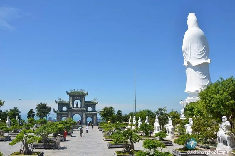 Chùa Linh Ứng Đà Nẵng trên đỉnh Sơn Trà thu hút ngàn người mỗi ngày