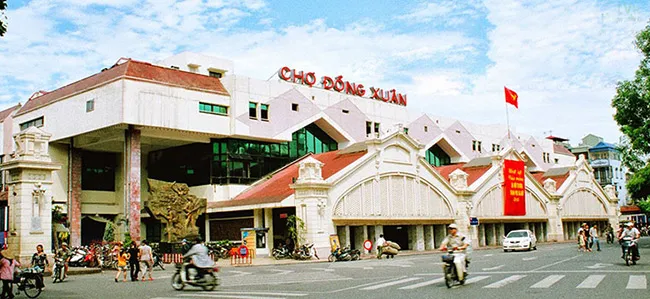 Chợ Đồng Xuân: Thiên Đường Mua Sắm Cổ Kính
