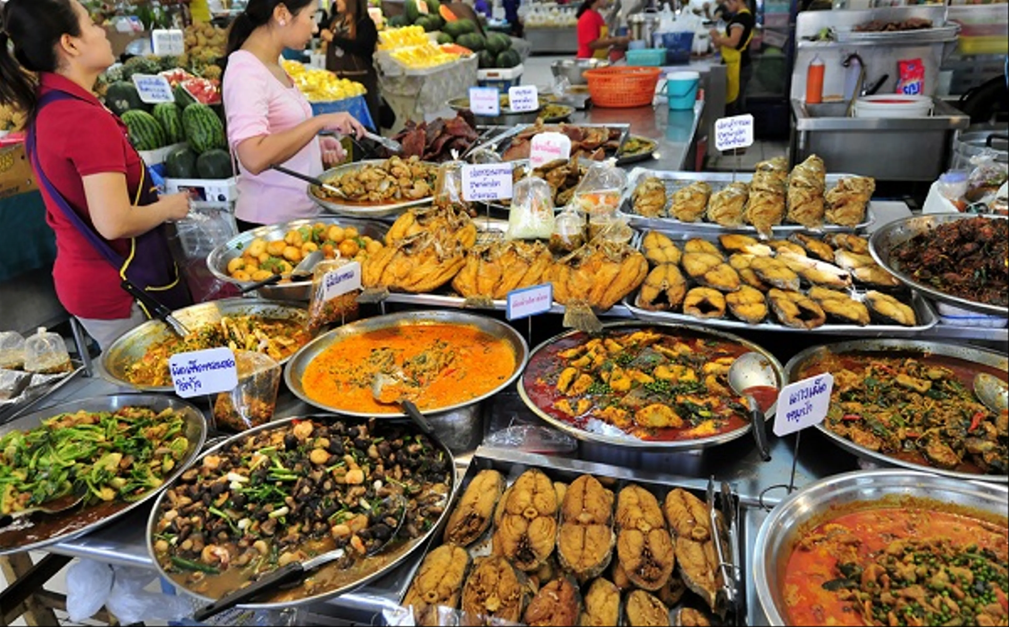 Ẩm Thực Đường Phố Bangkok: Top 10 Món Ngon Nhất Định Phải Thử