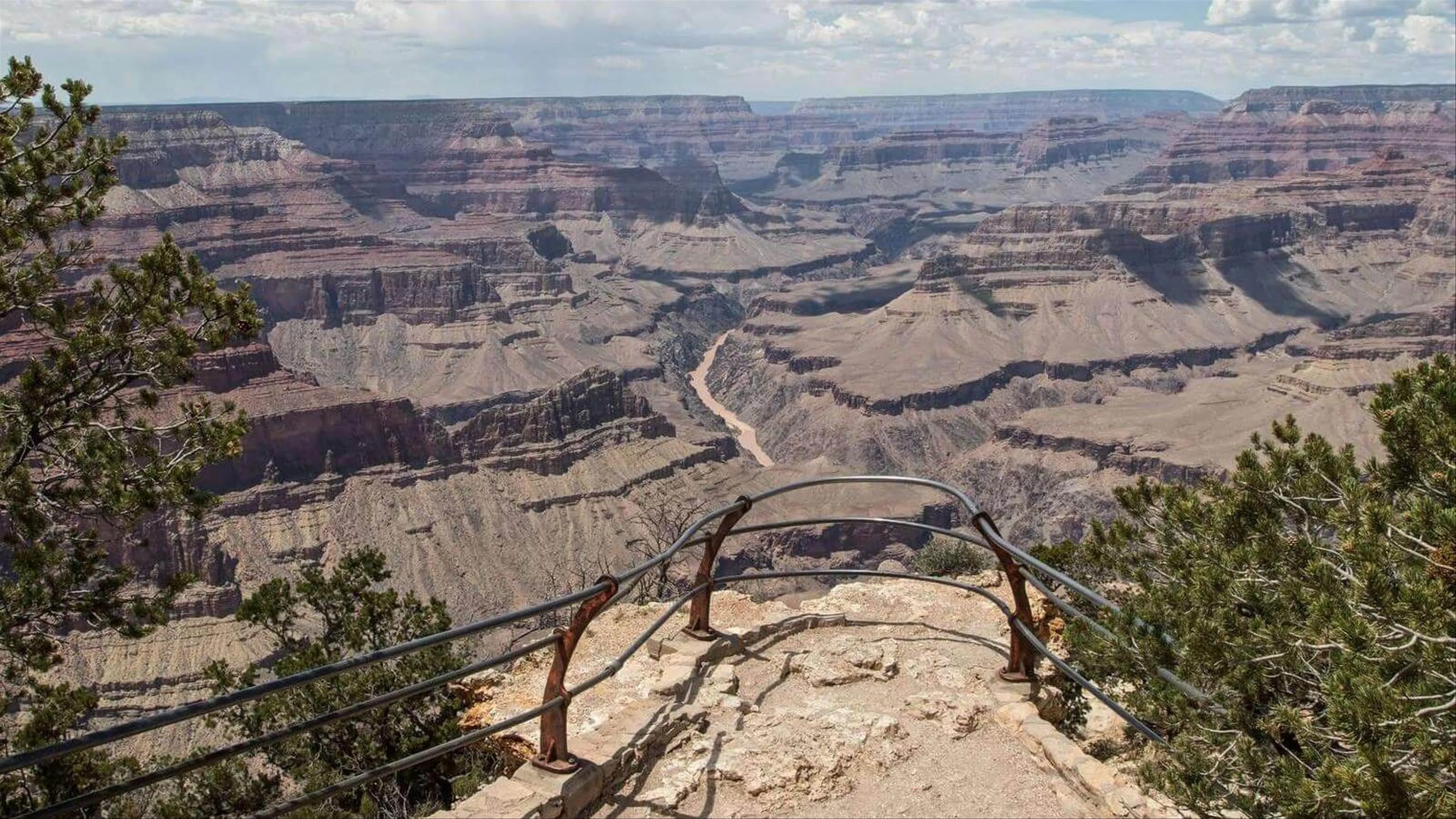 Khám Phá Vẻ Đẹp Hùng Vĩ Của Grand Canyon: Hành Trình Dành Cho Những Tâm Hồn Yêu Mạo Hiểm