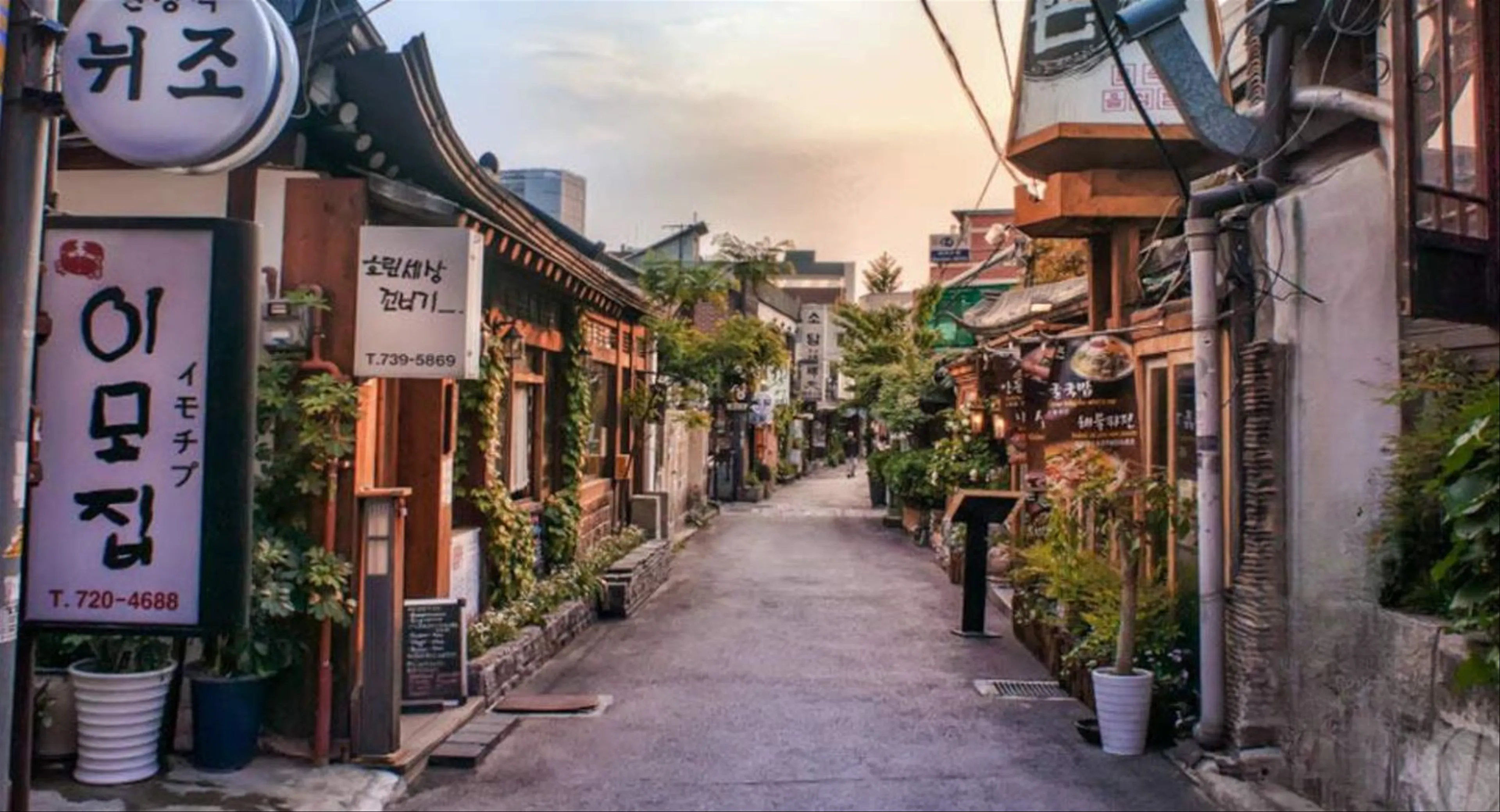 Khám Phá Phố Cổ Insadong: Nét Đẹp Văn Hóa Hàn Quốc Giữa Lòng Seoul