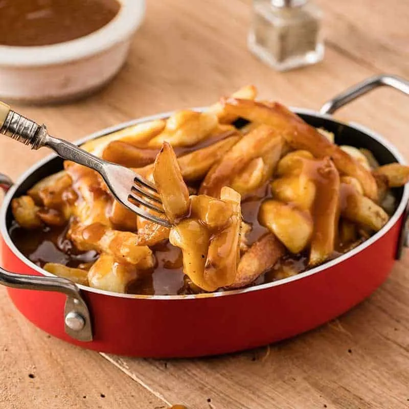 Những quán ăn đường phố nổi tiếng với Poutine tại Montreal