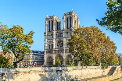Những điểm tham quan lân cận Nhà Thờ Đức Bà Paris