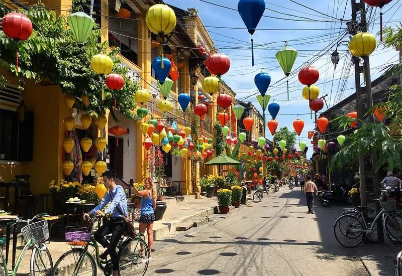 Phố Cổ Hội An: Sắc Màu Văn Hóa Gần Kề