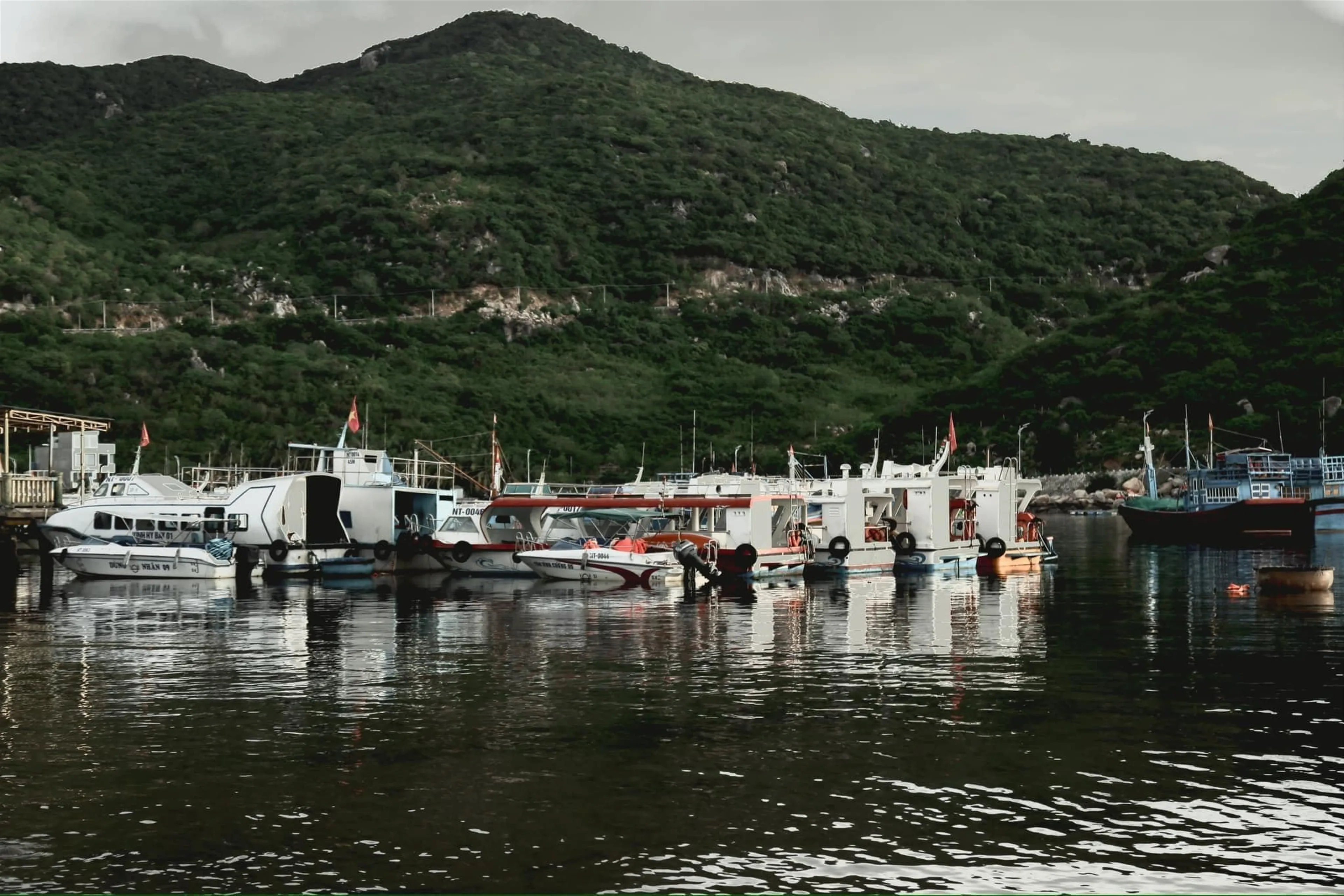 Thám Hiểm Làng Chài Étretat: Kiệt Tác Kiến Trúc Tự Nhiên Của Pháp