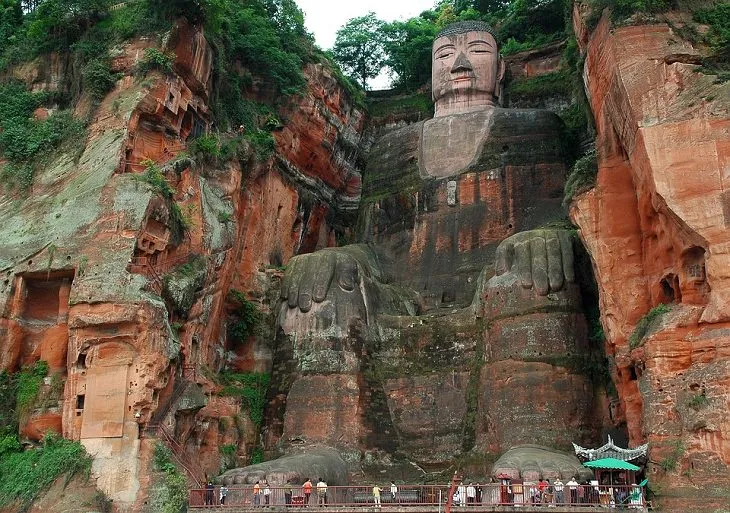Artistic Marvels: A Dive into Buddhist Sculpture