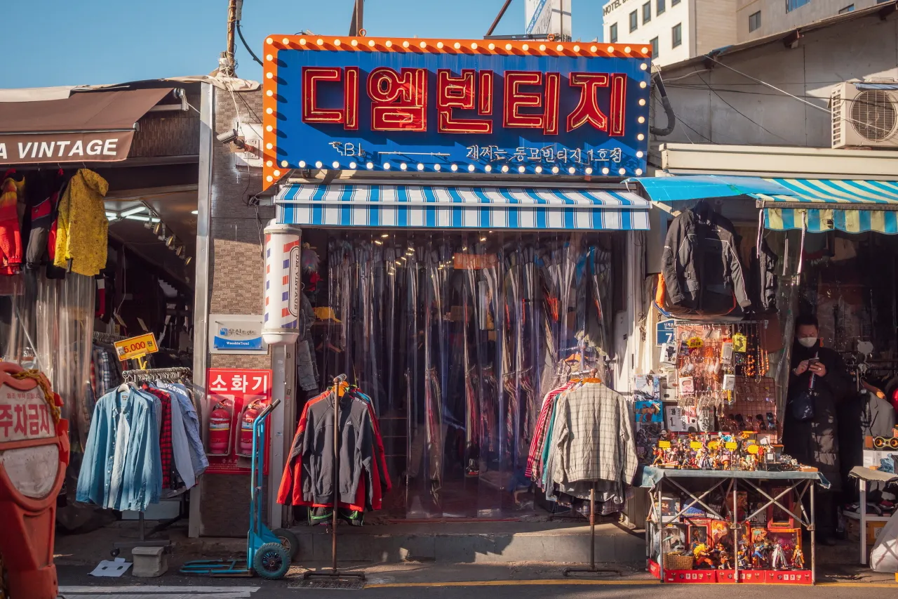 Dongmyo Flea Market: Vintage Finds and Antique Treasures