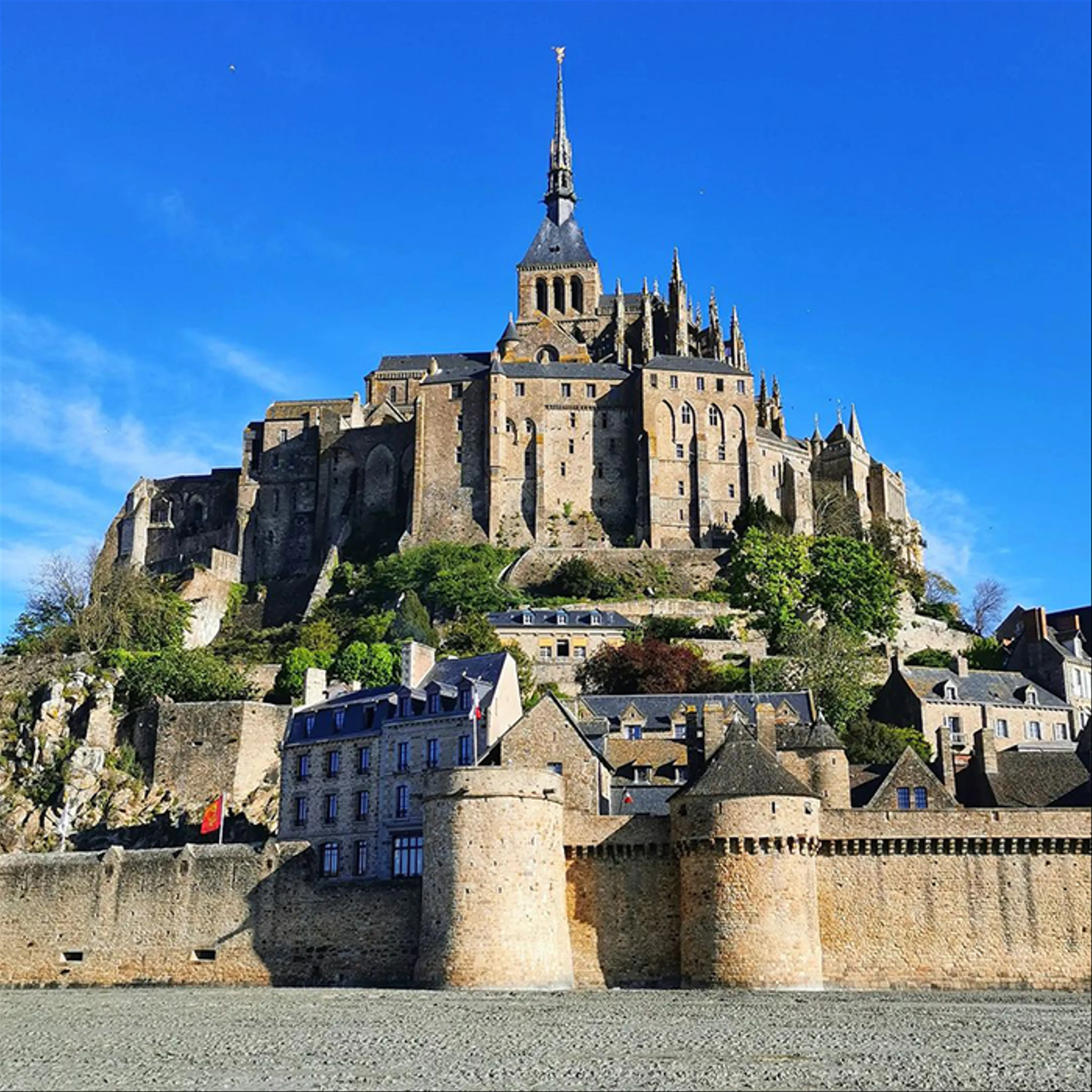 Lần Đầu Đến Mont Saint-Michel: Mẹo Khám Phá Kỳ Quan Cổ Tích Của Pháp