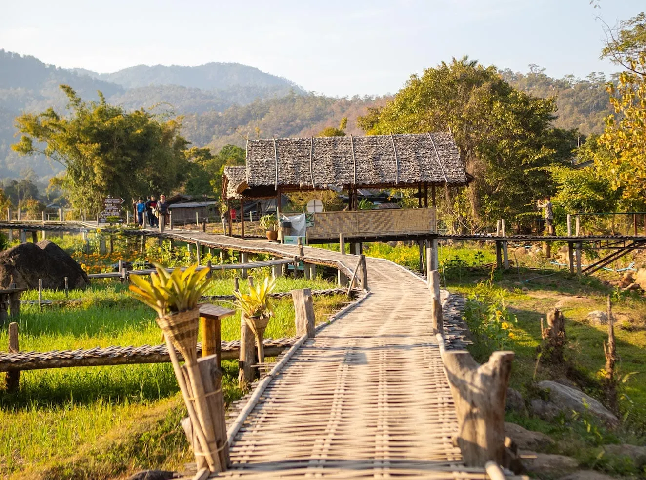 How to Get to Pai and Navigate the Area