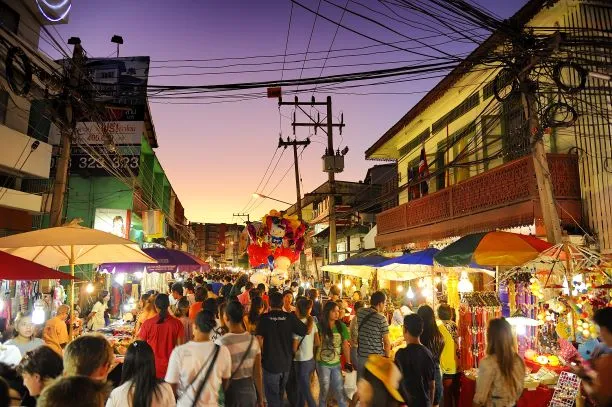 Wualai Walking Street - Chiang Mai - Guide to Thailand