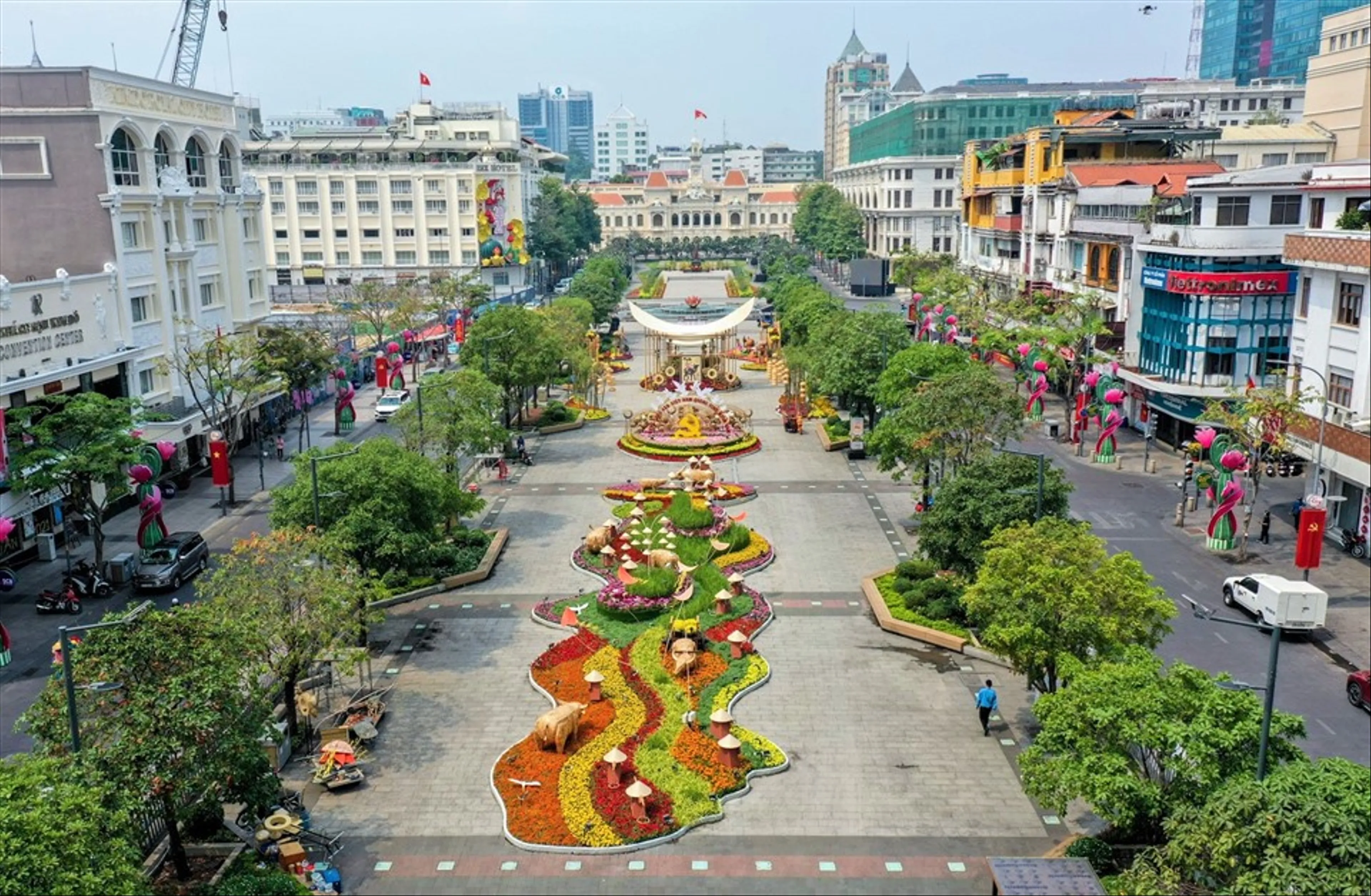 Lang Thang Phố Đi Bộ Nguyễn Huệ: Nơi Hội Tụ Văn Hóa Và Giải Trí