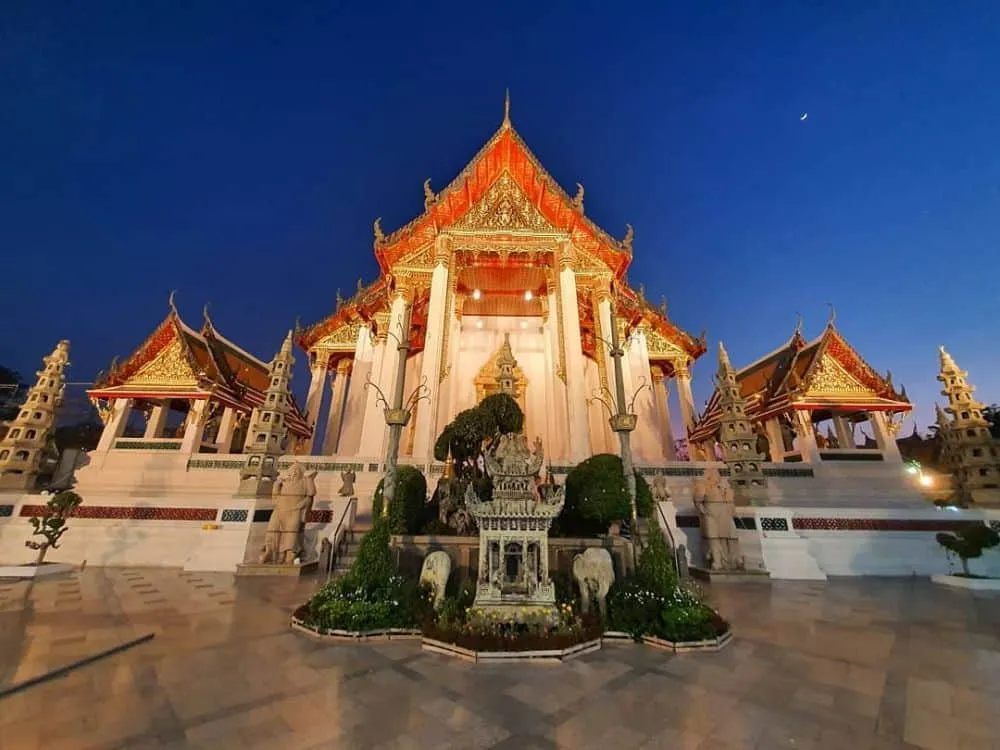 Kinh Nghiệm Khám Phá Wat Suthat Nổi Tiếng Ở Bangkok