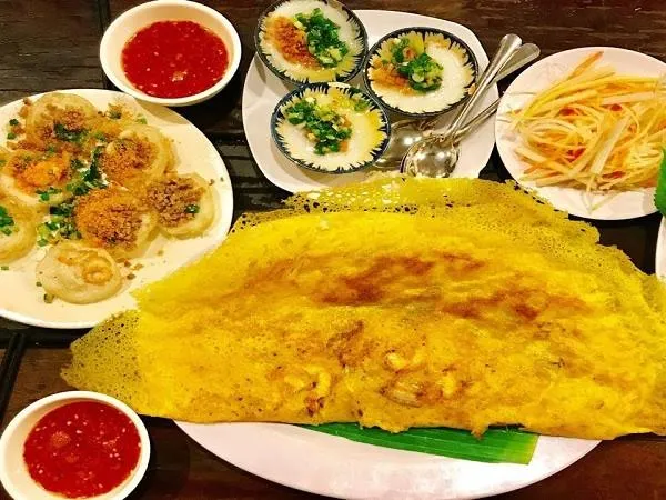 Cách kết hợp bánh xèo với các món ăn kèm