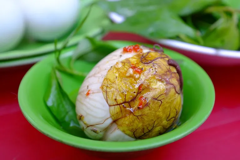 Công dụng của trứng vịt lộn