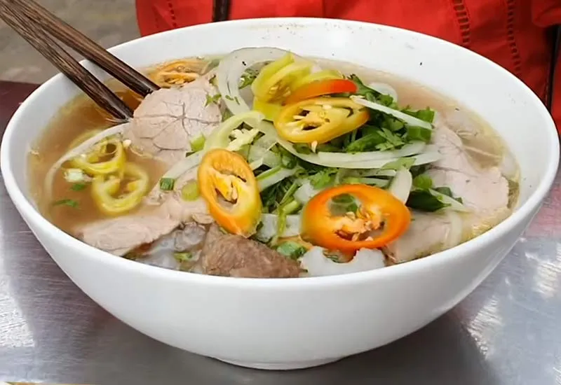 Mẹo chọn quán phở ngon tại Quận 1