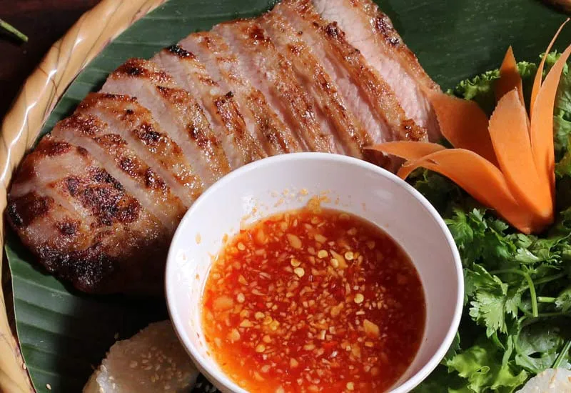 Trải nghiệm ẩm thực tại quán phở Ngã Sáu